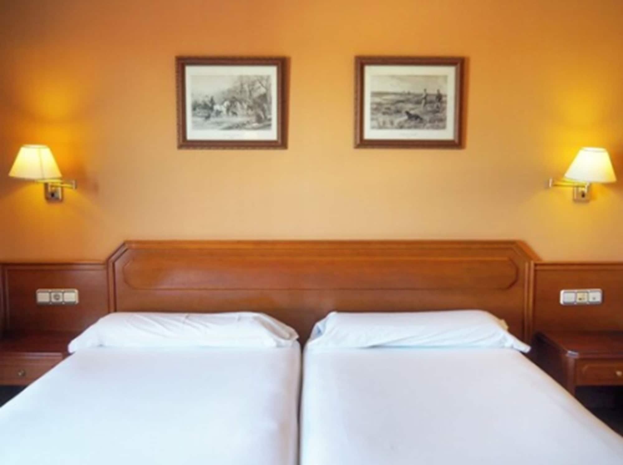 Hotel Humanes Humanes de Madrid Bagian luar foto